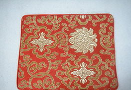 热销民间绣品与布艺工艺品 绣龙、布兔、靠垫与花布鱼的魅力